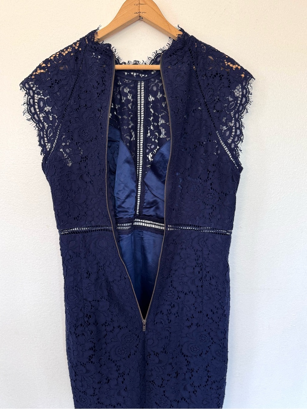 Bardot Navy Blue Lace Cocktail Dress Elegant Wedding Guest & Date Night Midi Sz8 - Picture 12 of 14